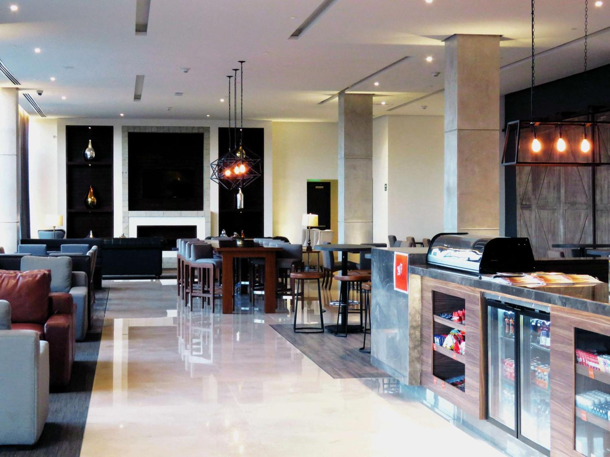 แฮมป์ตัน บาย ฮิลตัน เซลายา Hotel เคลาญา ภายนอก รูปภาพ