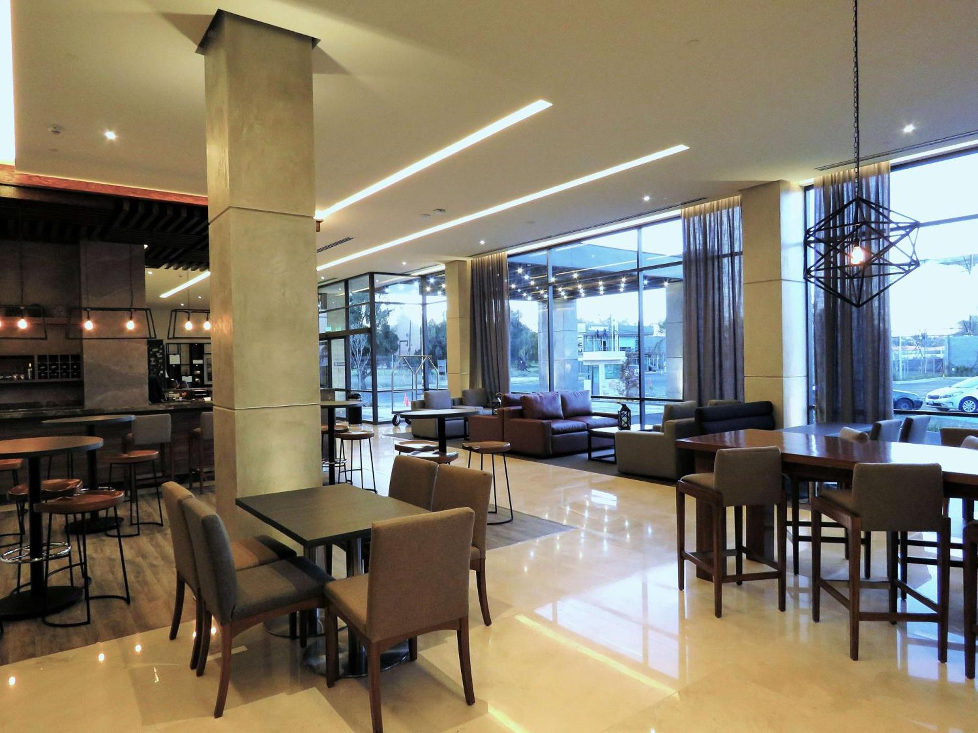แฮมป์ตัน บาย ฮิลตัน เซลายา Hotel เคลาญา ภายนอก รูปภาพ